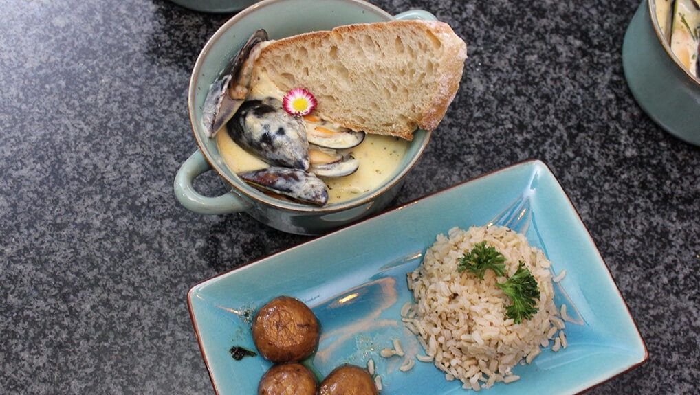 Champagne garlic butter mussels in a creamy sauce with aside of white